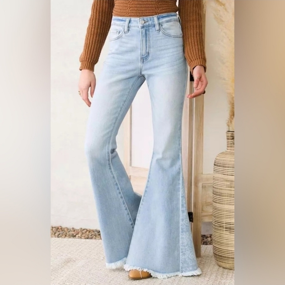 Kancan Light Blue Ultra Flared Embroidered Women's Jeans Sz 28